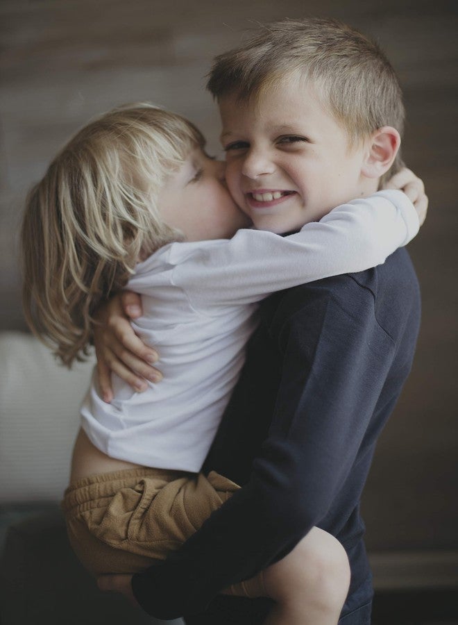 بريكس تيشيرتات بريكس للأولاد بأكمام طويلة - تيشيرتات قطنية ناعمة بدون علامة، بياقة دائرية، عبوة من 4 قطع. مقاسات من 2 إلى 20 (3-4 سنوات، عبوة من 4 قطع، لون أبيض) - Image 5